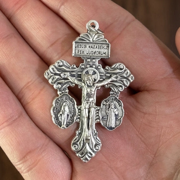 Crucifijo del Perdón                       Italiano – Acabado Plata